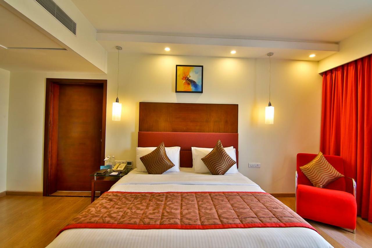 Gokulam Park 4*